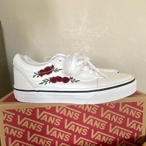 VANS Ward kids Size 2 Rose Embroidery White Low Top Sneaker NIB